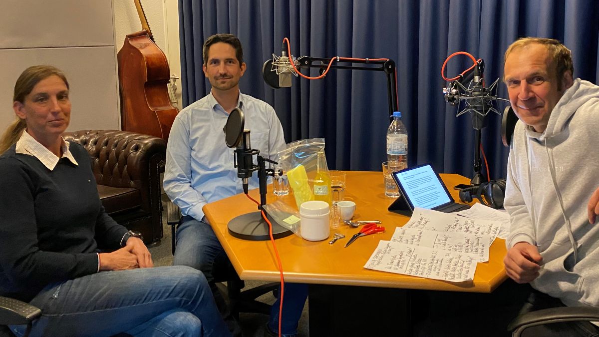 Julia Seemann, Dr. Timo Koch und Thorsten Knippertz zusammen im Studio 